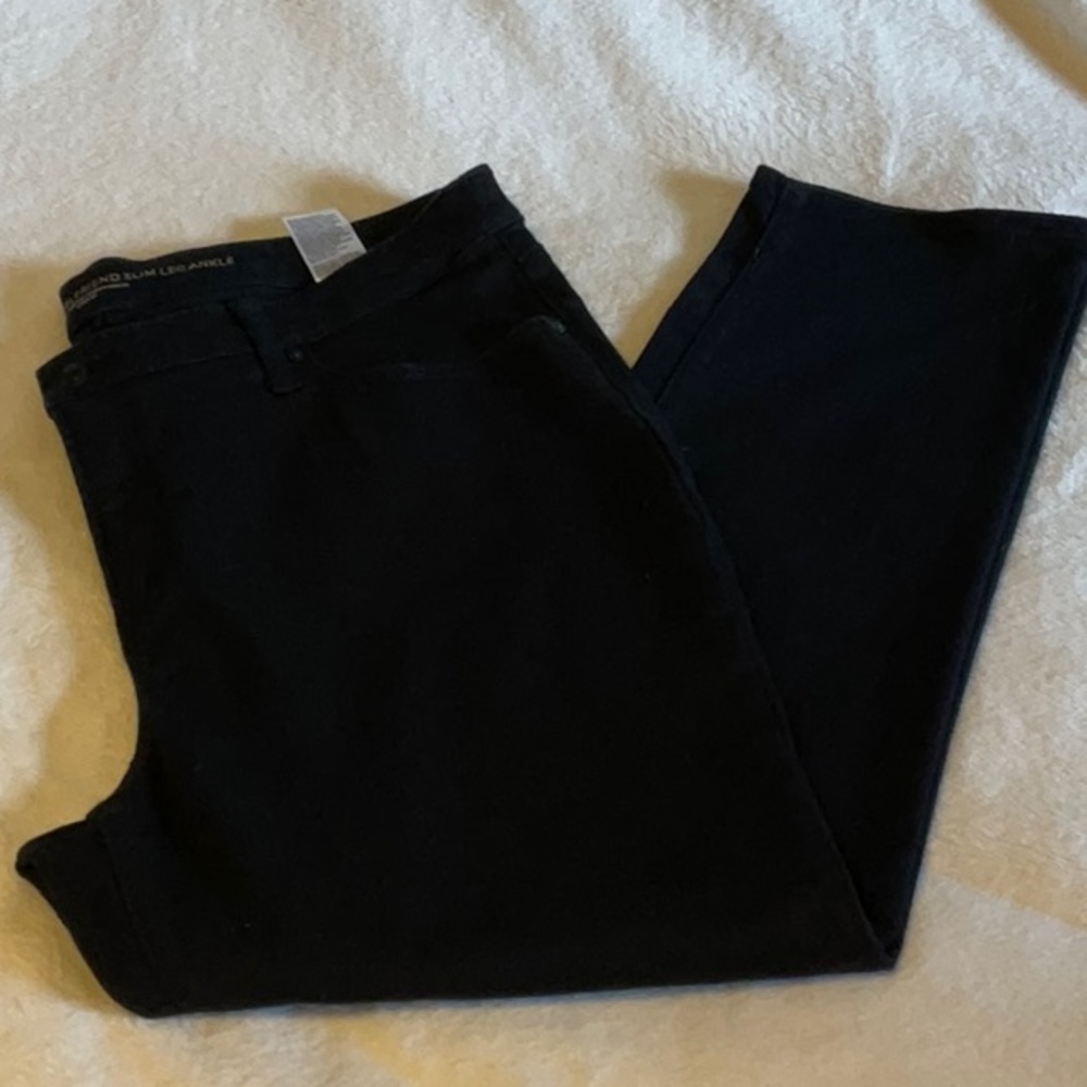 Chico’s So Slimming Girlfriend Slim Leg Ankle Black Jean - Size 3 (16)